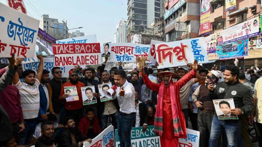 Protesters Cause Disruption At Indian Visa Center In Dhaka, Anti-India Slogans Raised