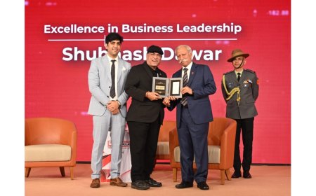 Subhash Dawar, Alliance Chairman in Surat, received the 'Excellence in Business Leadership' Award