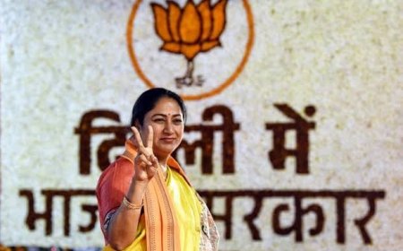 "Delhi CM Rekha Gupta an Cabinet Allows ₹2,500 Monthly Aid for Womens"