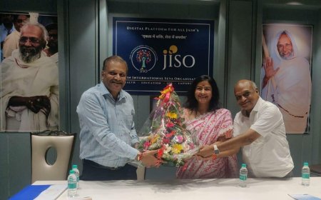 Mother, Artist and Messiah - Didi Manan Chaturvedi Ji was given a grand welcome by the team of Jain International Seva Organization (JISO)