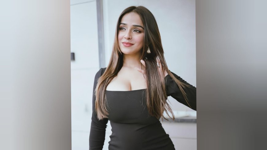 Navya Tiwari Honoured as Best Instagram Influencer in Fashion by SCARD