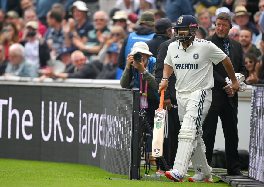 Rishabh Pant Came To Bat With A Fractured Foot, Got a Standing Ovation from the Manchester Crowd