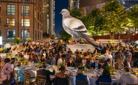 2025 HIGH LINE ART DINNER COLLABORATES WITH DINOSAUR ARTIST FOR FEATHERED FESTIVITIES