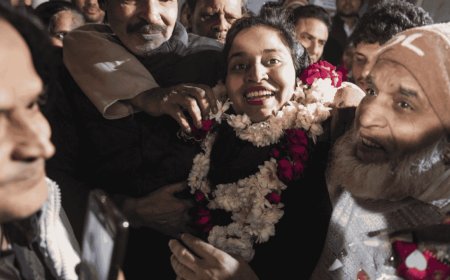 Gulfisha Fatima Walks Free After 6 Years in Tihar Jail: SC Bail in Delhi Riots Case Sparks Emotional Reunion, Celebrations