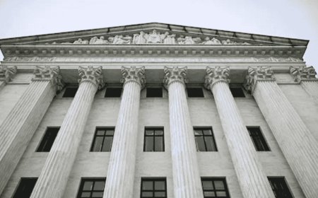 US Supreme Court Delays Ruling on Trump's Big Global Tariffs Case