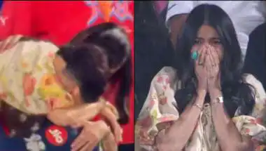 Virat Kohli Hugs Anushka After RCB Enters IPL 2026 Final