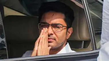 Stones, Eggs Hurled at TMC Leader Abhishek Banerjee in Sonarpur