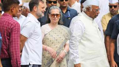 Sonia Gandhi Faces Complaint Over Vande Mataram Row