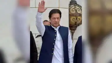 Pakistan Govt to Challenge SC Order on Imran Khan
