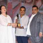 Raju-Gauli-DOP-of-50-superhit-shows-including-Ishqbaaz-Naagin-honoured-with-Dada-Saheb-Phalke-Indian-Television-Award-by-Mandakini-